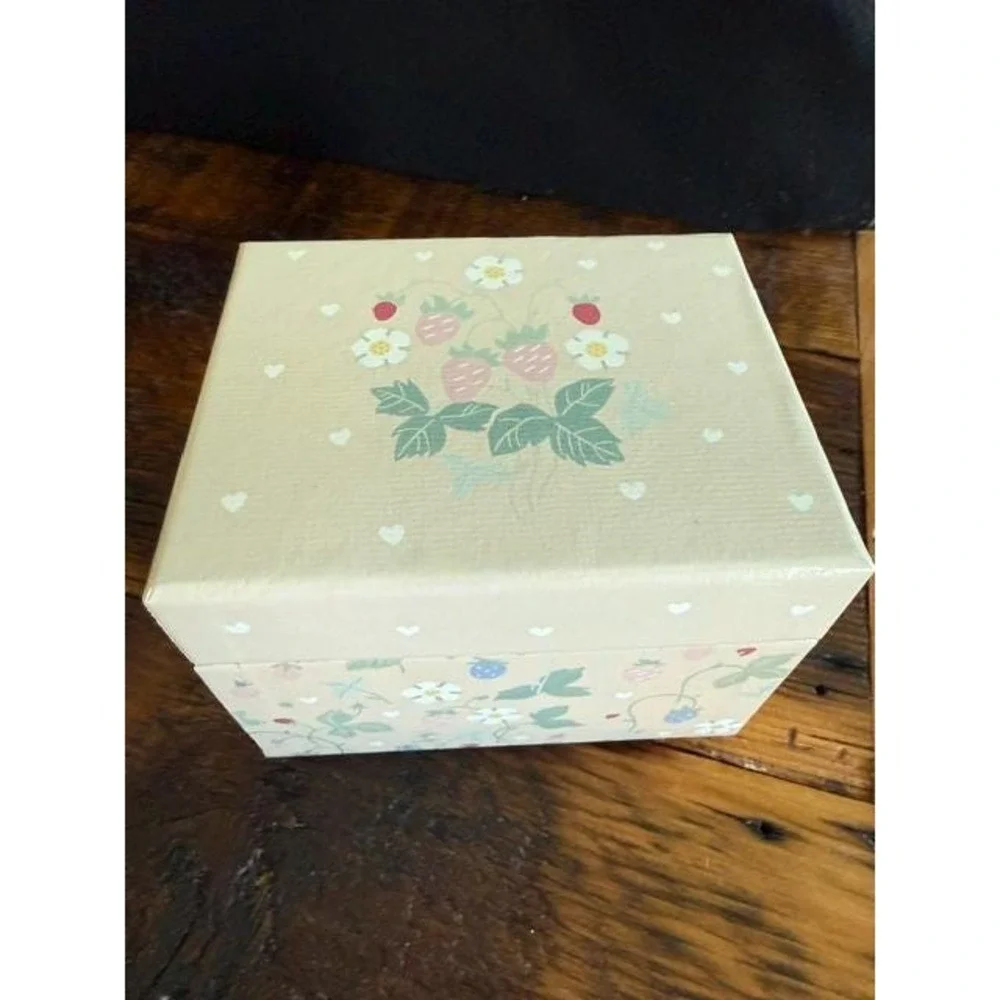 Vintage Hallmark Cardboard Recipe Box, Floral and Strawberries Print 1987